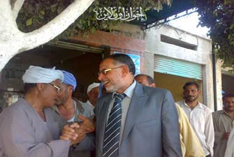 الاهالى يعلابون عن سعادتهم بترشح الزيات.jpg