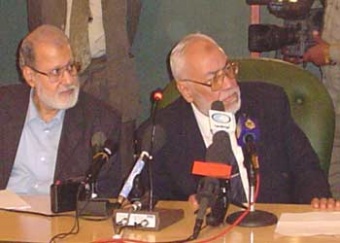 ملف:أ. عاكف ود. حبيب أثناء المؤتمر الصحفي.jpg