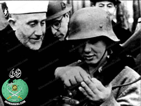 ملف:الحاج أمين الحسينى معأحد الجنود.jpg