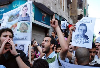 مظاهرات غاضبة تطالب بالقصاص من قتلة خالد سعيد.jpg