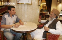 ملف:الزميل احمد الجندى يحاور امير الجماعه الاسلامية.jpg