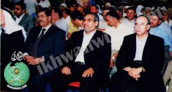 محمد-مرسي-أثناء-زيارته-لولاية-الأغواط-بالجزائر-2004م.jpg