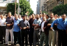 مئات الاخوان فى وقفة تضامنية مع الاخوان.jpg