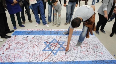 بين الثوابت الوطنية والرؤية.jpg