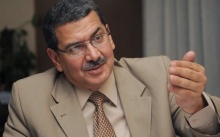 سياسي أم تجاري.jpg